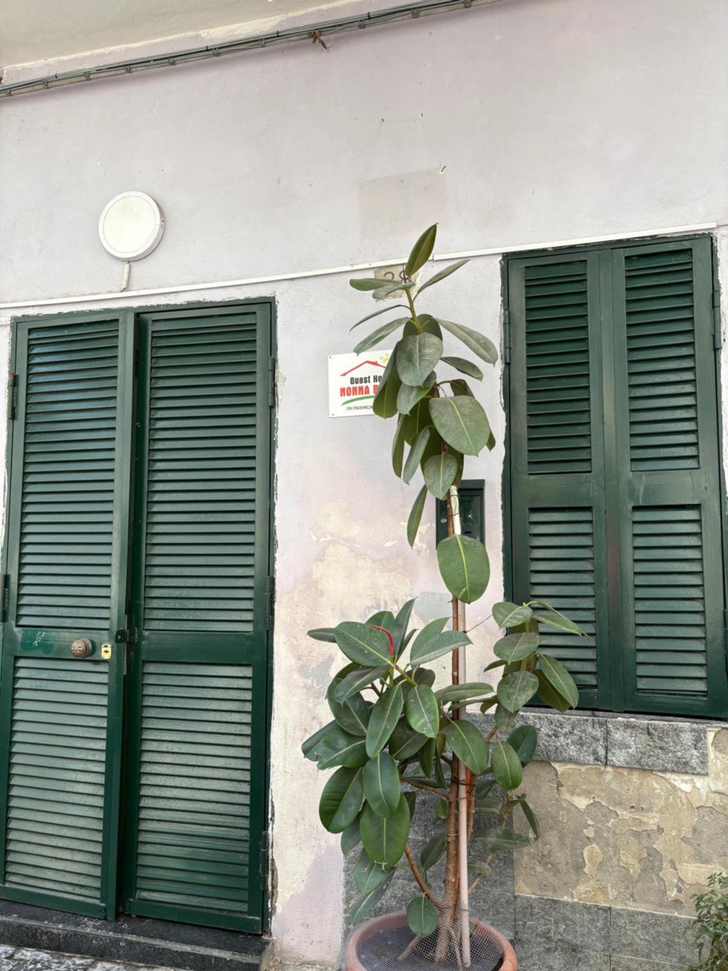 Guest House “Nonna Rossa” Neapel Exteriör bild